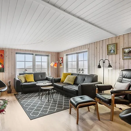 2 Bedroom Gorgeous In Hébergement de vacances